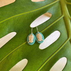 Te wikitoria (victory) to Wāhine (women) design dedicated to all our inspirational women of Aotearoa who lead with courage.  This wahine design is a combination of our pioneer leaders Jean Batten, Nancy Wake, Dame Whina Cooper, Kate Sheppard, Helen Clark, and or recent Jacinda to name a few.   Fiercely proud of being a woman from New Zealand this wahine icon sized 18mm (H) x 12mm (w). Wearable handcrafted 3-dimensional NZ artwork on sterling silver hooks. Available in crisp orange and duck blue.