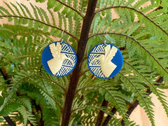 Launched March 2020 the newest design to the Tupu collection. Wearable handcrafted 3-dimensional Huia bead. A feather of a huia was given as a token of friendship and respect and worn by high ranking chiefs symbolizing leadership and mana.