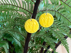 Feast on these bright eye-catching fun Kōwhai earrings. The 3-dimensional Kōwhai resin art 25 mm x 25 mm on sterling silver hooks. The Tui and Kereru just love to feed on the nectar from the flowers. Designed and developed in 2011 alongside other flora earrings: Rata, Pohutukawa, and Harekeke across earrings, necklaces and pendants.