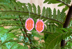 Twin Mangopare (hammerhead shark) represents the fighting qualities of a shark, a tribute to the strength, strong-willed, courage, and power of this never give up attitude of this design. 18 mm x 8mm handcrafted oval bead hanging on sterling silver hooks. Available in 6 carefully chosen contemporary colorways.