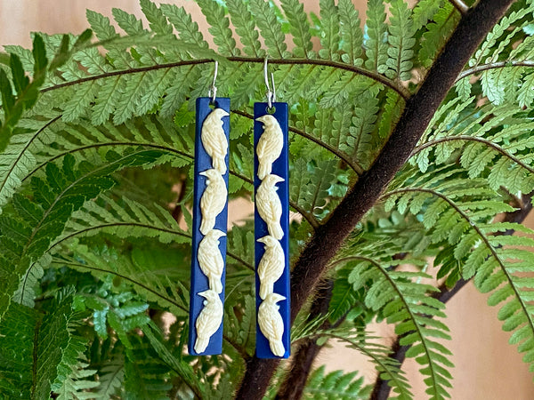 4 Tui stacked drop size of 58 mm x 7 mm Wearable 3-dimensional NZ artwork on sterling silver hooks. A choice of Navy blue/cream or Cream /Black drop colour ways.